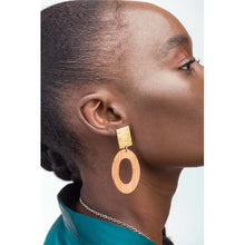 Load image into Gallery viewer, Kipato Unbranded - Dafu Earrings (wood, black, white) 